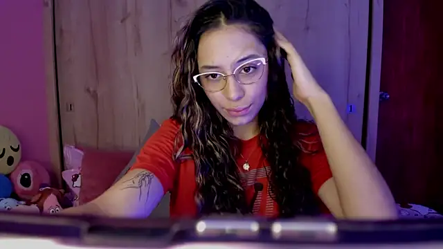 Snapshot of TANIA_06 chatting on 06-12-26, 01:20 TANIA 06 online show from 06-12-26, 01:20
