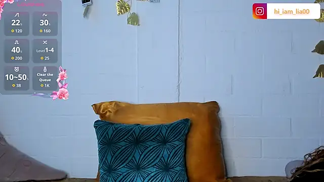 LiaHansson online show from 10-29-25, 05:12