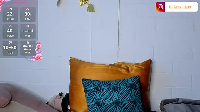 LiaHansson online show from 10-31-25, 04:58