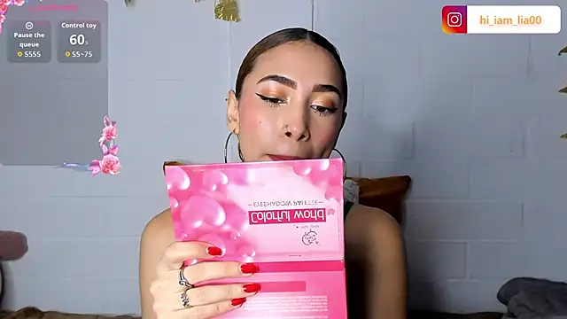 LiaHansson online show from 11-13-25, 07:18