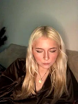 Blondie Sofia Essexbabe online show from 12-17-25, 11:32