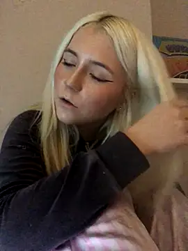 Blondie Sofia Essexbabe online show from 10-15-25, 09:34