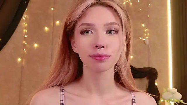 Snapshot of Sierra_Fane chatting on 06-14-26, 06:14 Sierra Fane online show from 06-14-26, 06:14