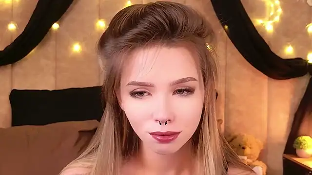 Sierra Fane online show from 12-21-25, 10:50