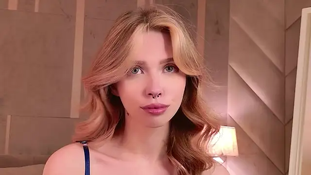 Snapshot of Sierra_Fane chatting on 06-18-26, 11:37 Sierra Fane online show from 06-18-26, 11:37