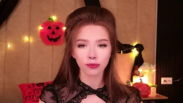 Sierra Fane online show from 10-26-25, 06:03