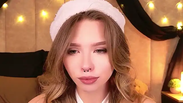 Sierra Fane online show from 12-22-25, 10:48