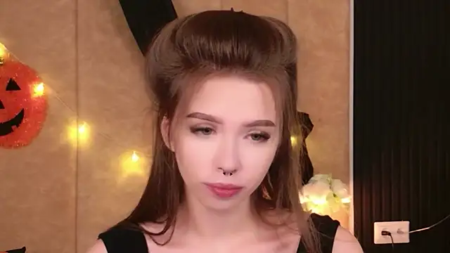 Sierra Fane online show from 11-03-25, 06:18