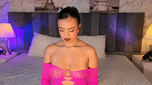 Snapshot of LiaHilton2 chatting on 11-18-25, 02:31 LiaHilton2 online show from 11-18-25, 02:31