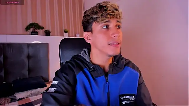 Allex Cano online show from 03-18-25, 12:06