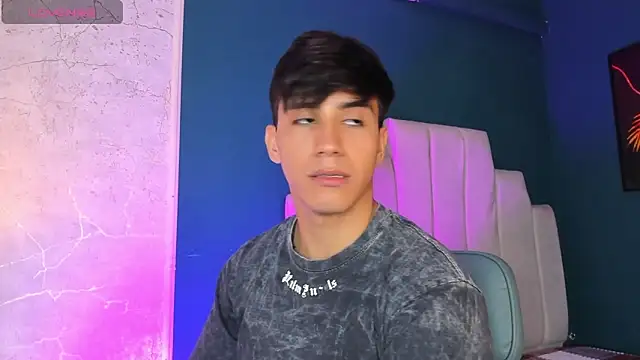 Allex Cano online show from 12-16-25, 03:44