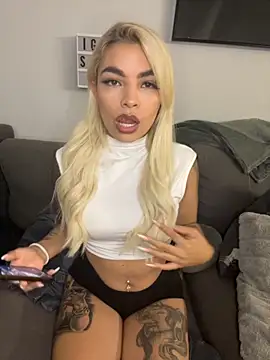 Snapshot of Natixrtt chatting on 09-18-25, 10:13 Natixrtt online show from 09-18-25, 10:13