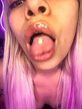 Snapshot of Natixrtt chatting on 10-14-25, 10:20 Natixrtt online show from 10-14-25, 10:20