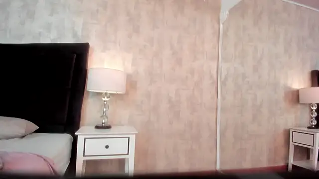 NahomyCarther online show from 11-15-25, 04:49