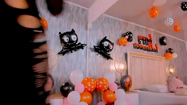 NahomyCarther online show from 10-22-25, 03:50