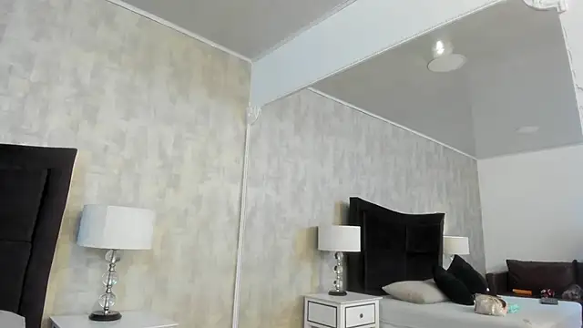 NahomyCarther online show from 10-10-25, 03:51