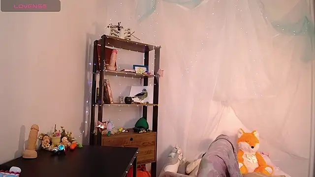 Snapshot of Elise_Nyx chatting on 05-14-26, 01:30 Elise Nyx online show from 05-14-26, 01:30