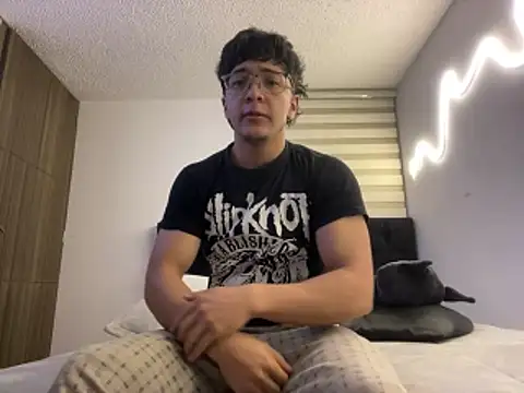 DesireLuxe online show from 04-13-26, 09:24