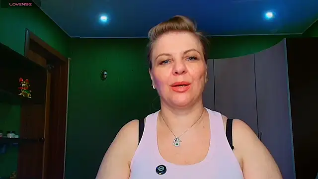 VeronikawGold online show from 05-20-26, 06:49