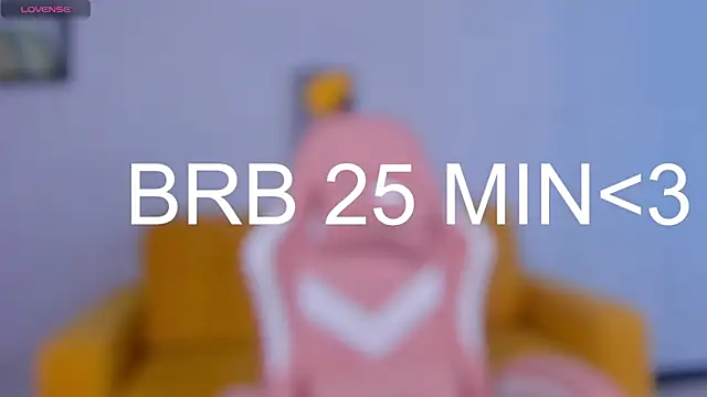 Snapshot of KristinMoore chatting on 03-18-25, 12:17 KristinMoore online show from 03-18-25, 12:17