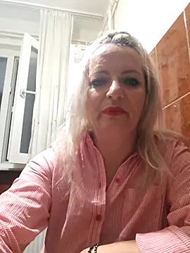 Snapshot of LadyTouch chatting on 04-16-26, 06:52 LadyTouch online show from 04-16-26, 06:52