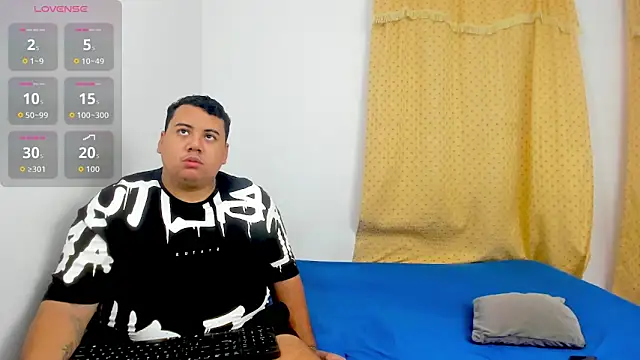 Snapshot of MICHAEL_AND_SHARON chatting on 02-07-26, 12:40 MICHAEL AND SHARON online show from 02-07-26, 12:40