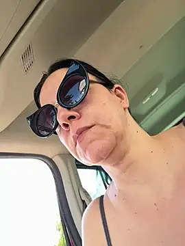 Snapshot of LadydeSade chatting on 09-18-25, 01:03 LadydeSade online show from 09-18-25, 01:03