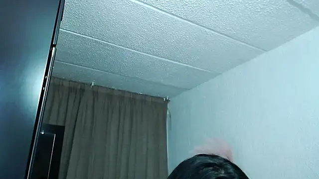 Snapshot of EngelCristaly chatting on 10-15-25, 05:06 EngelCristaly online show from 10-15-25, 05:06