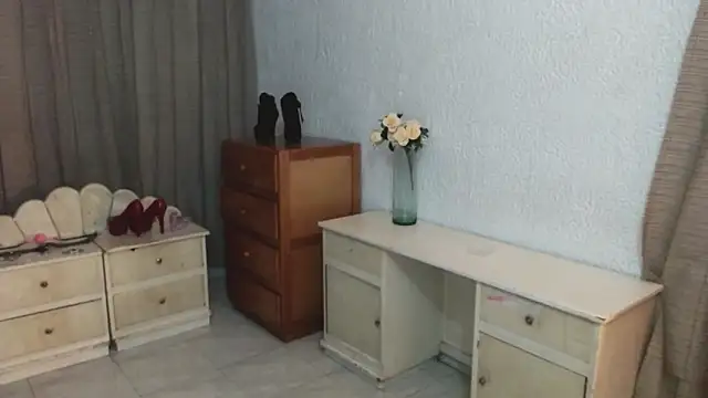 Snapshot of EngelCristaly chatting on 02-12-26, 06:35 EngelCristaly online show from 02-12-26, 06:35