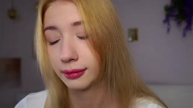 SunnivaCovil online show from 12-18-25, 02:43