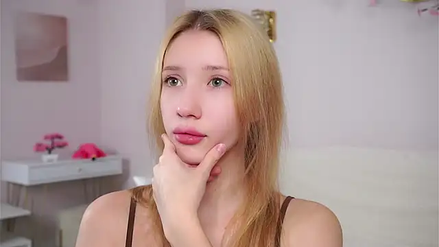 SunnivaCovil online show from 03-09-26, 02:42