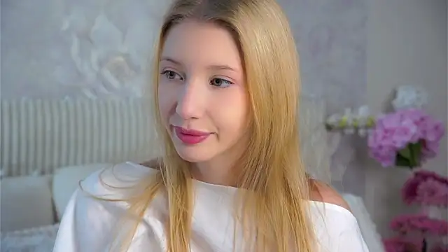 Snapshot of SunnivaCovil chatting on 04-22-26, 02:46 SunnivaCovil online show from 04-22-26, 02:46