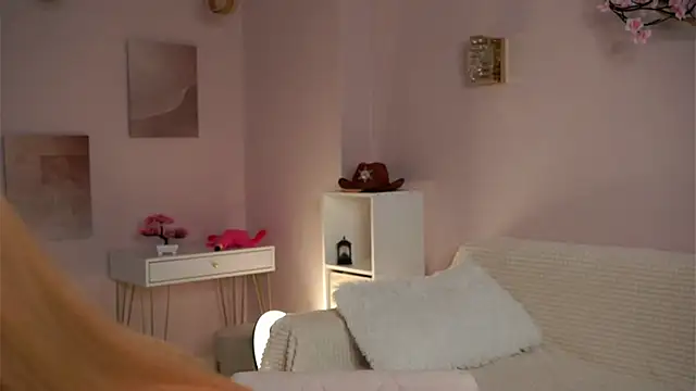 SunnivaCovil online show from 04-05-26, 02:35