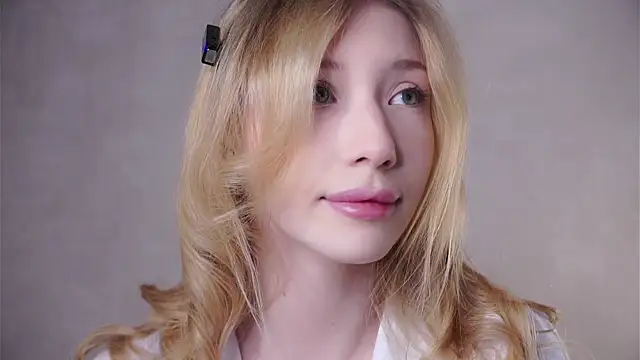 Snapshot of SunnivaCovil chatting on 05-20-26, 02:36 SunnivaCovil online show from 05-20-26, 02:36