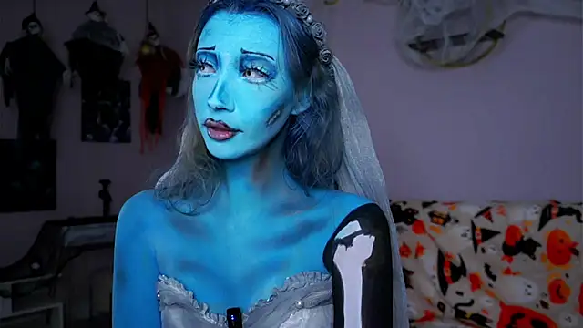 SunnivaCovil online show from 10-31-25, 04:14