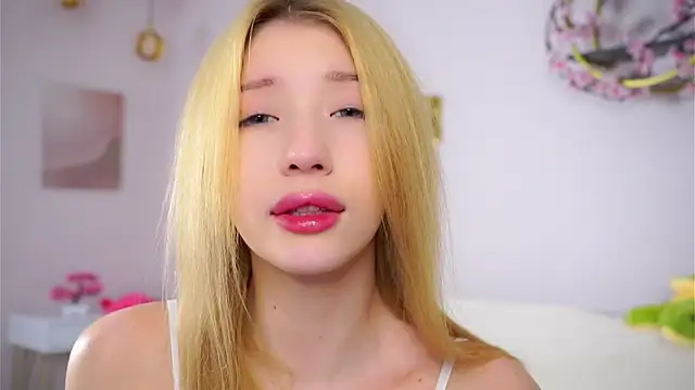 Snapshot of SunnivaCovil chatting on 02-17-26, 02:47 SunnivaCovil online show from 02-17-26, 02:47