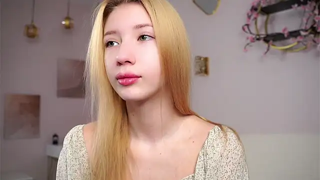 Snapshot of SunnivaCovil chatting on 03-01-26, 02:39 SunnivaCovil online show from 03-01-26, 02:39