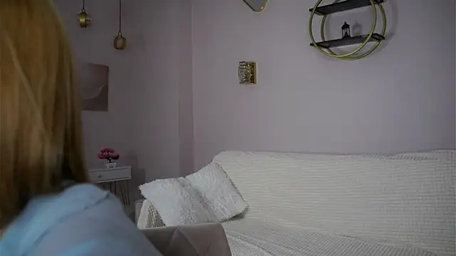 SunnivaCovil online show from 12-05-25, 02:59