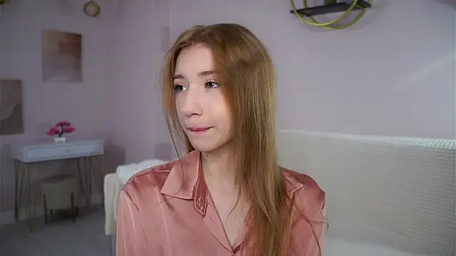 SunnivaCovil online show from 09-25-25, 02:12