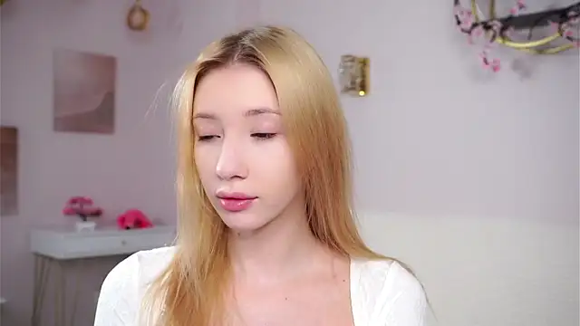 SunnivaCovil online show from 03-05-26, 02:35