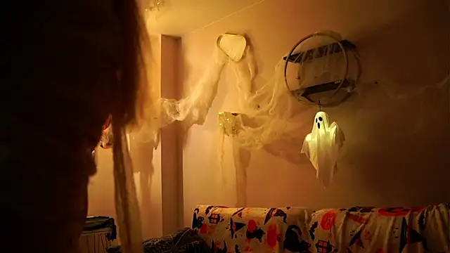 SunnivaCovil online show from 10-29-25, 02:38