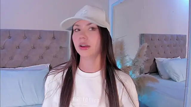 Snapshot of Celeste_99 chatting on 11-27-25, 05:08 Celeste 99 online show from 11-27-25, 05:08