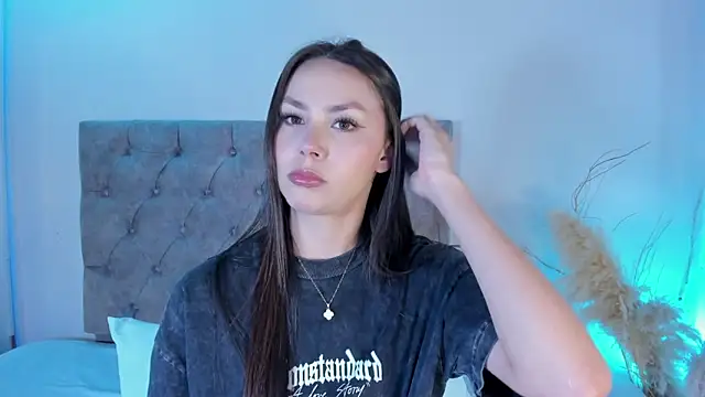 Snapshot of Celeste_99 chatting on 01-06-26, 02:48 Celeste 99 online show from 01-06-26, 02:48