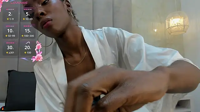 Snapshot of AnnyCampbell chatting on 06-13-26, 03:37 AnnyCampbell online show from 06-13-26, 03:37