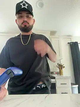 Snapshot of Wild-Luca chatting on 04-03-26, 07:42 Wild-Luca online show from 04-03-26, 07:42