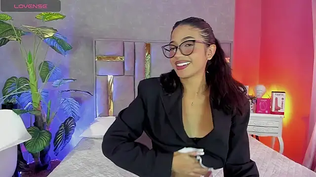 Tyla Ks online show from 04-11-26, 07:06