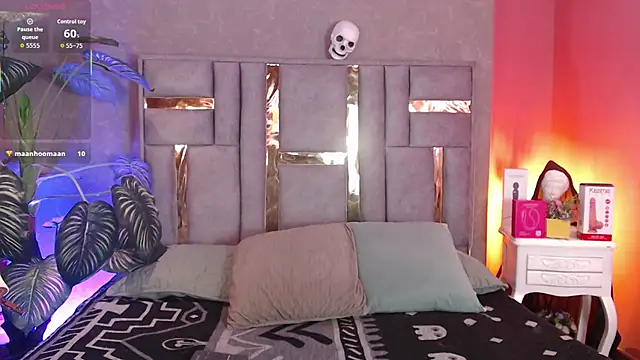 Tyla Ks online show from 10-20-25, 07:36