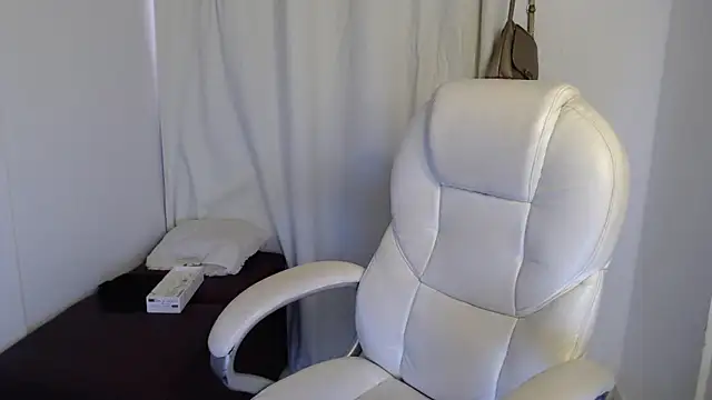Snapshot of Mature_2025 chatting on 10-05-25, 11:23 Mature 2025 online show from 10-05-25, 11:23