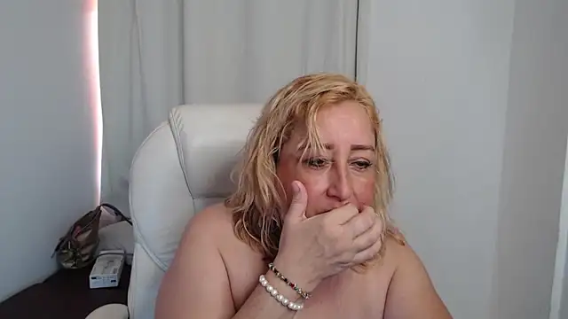 Snapshot of Mature_2025 chatting on 10-14-25, 06:41 Mature 2025 online show from 10-14-25, 06:41