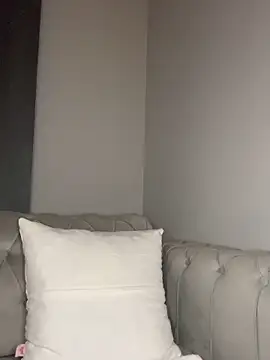 laraaaaaa online show from 02-02-26, 01:26